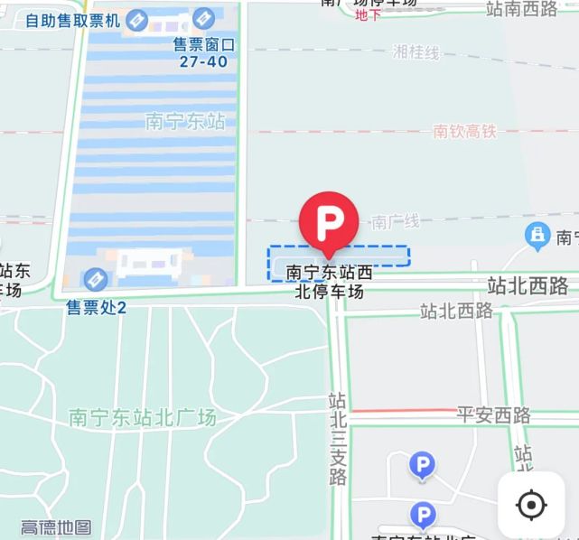 该停车场位于南宁东站西北面,旅客可驾车从凤凰路方向进入,停车场就处