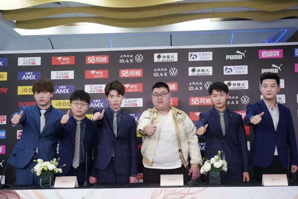 而且在阵容选择等各方面,ag超玩会都没有任何问题,或许和当初estarpro