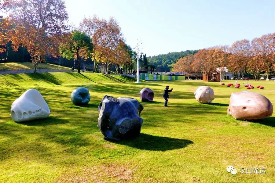 视觉的盛宴:石门峰纪念公园欣赏第二届东湖国际生态雕塑展 精品令人