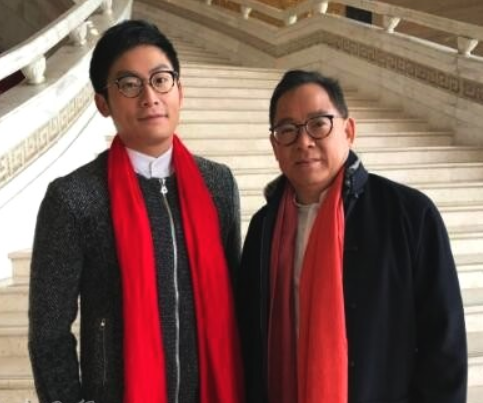 张颂华只能将唱歌当成业余爱好,从澳大利亚读完大学后回到了香港工作.