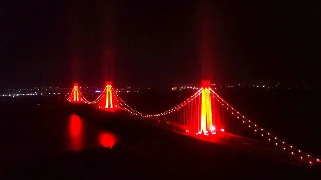 夜景美爆!济南凤凰黄河大桥进入最后调试