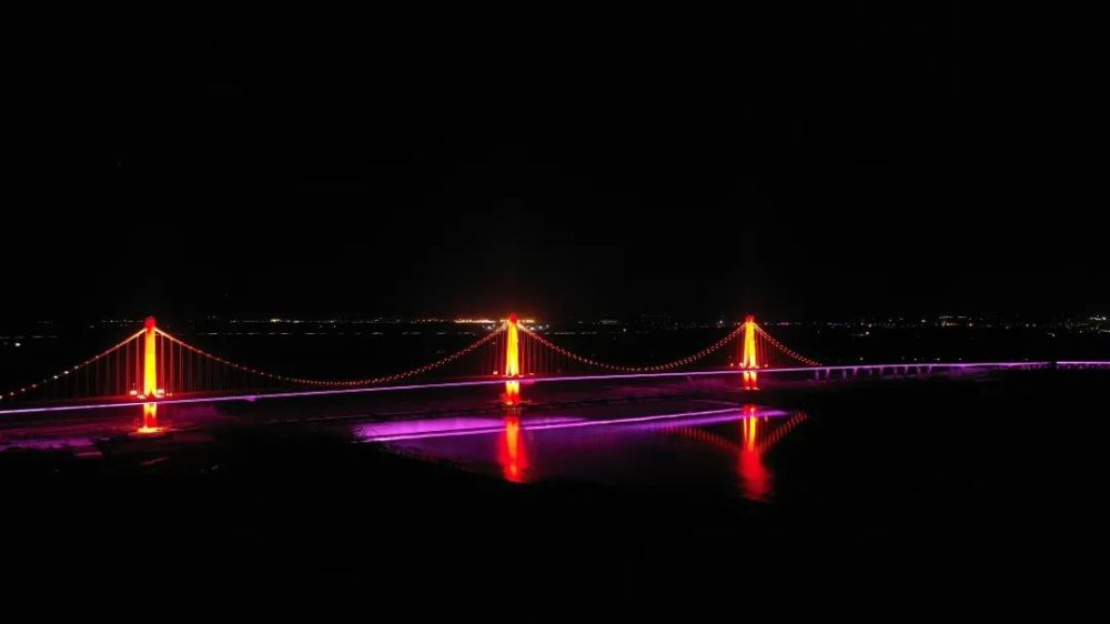 夜景美爆!济南凤凰黄河大桥进入最后调试
