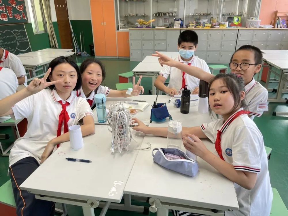上虹中学有个乱糟糟的教室却成了很多学生的神秘宝藏地