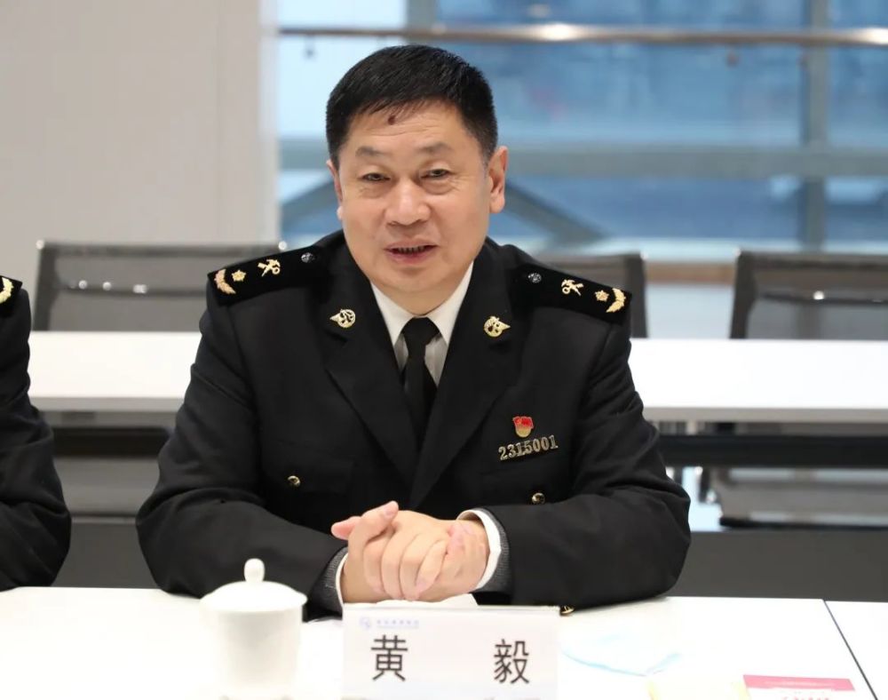 张家港海关领导一行调研保税区汽车口岸