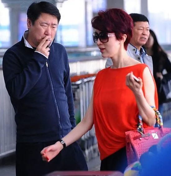她凭什么上位于冬同原配离婚袁立远嫁金巧巧成博纳老板娘