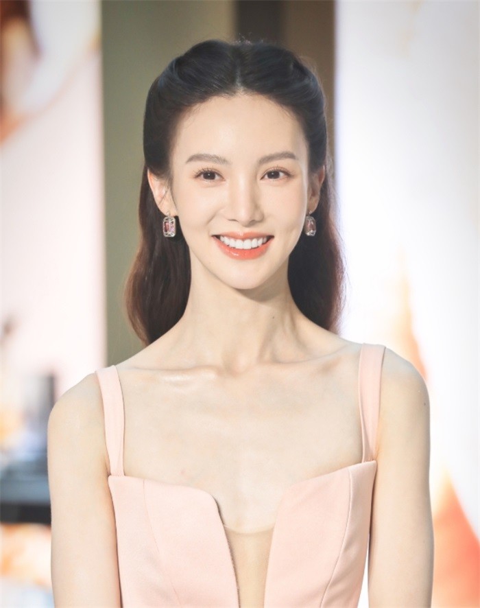 金晨还是比较有肉肉的网友的评论的确,为了拥有完美的身材而去减肥无