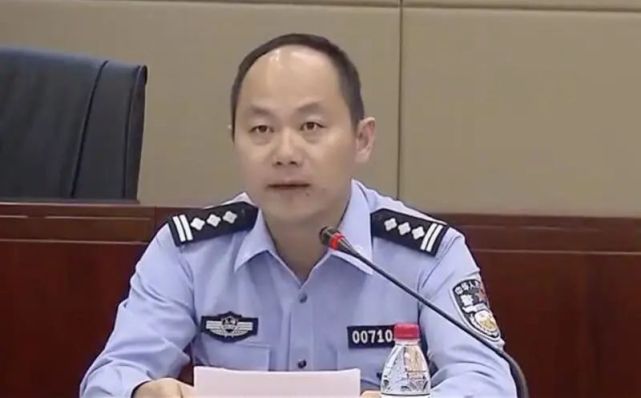 二级高级警长因"接受异性有偿陪侍"等违法问题,被双开