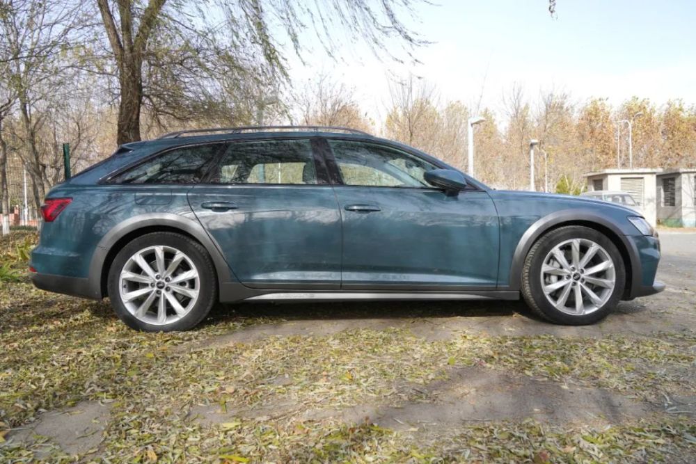 北环试车丨体验瓦罐奥迪a6 allroad 冷门车?女生开回头率真高!