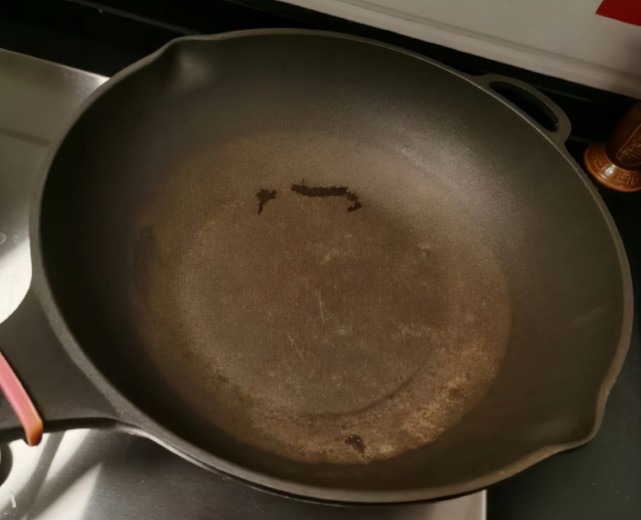 不粘锅的涂层掉了,还能用吗?不要听信谣言了,看看专家怎么说!