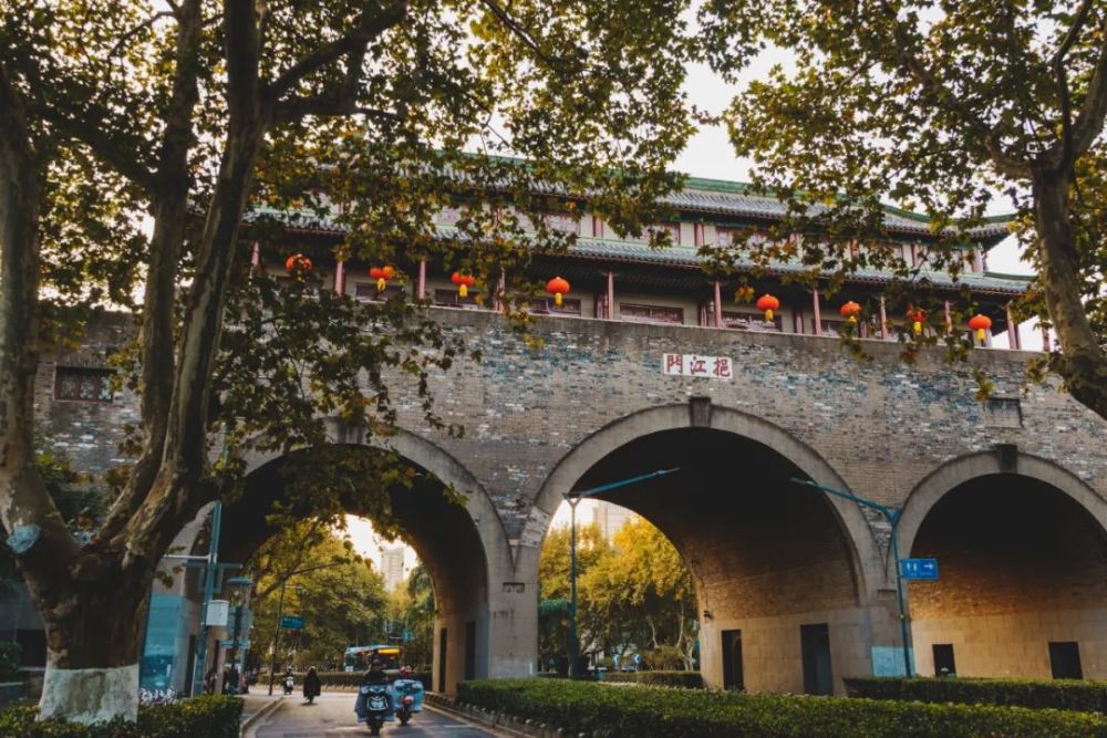 穿过挹江门,留在盐仓桥.