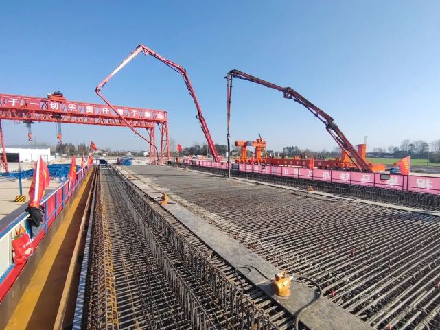 巢马城际铁路cmsg-3标首榀简支箱梁在中铁四局集团第四工程有限公司