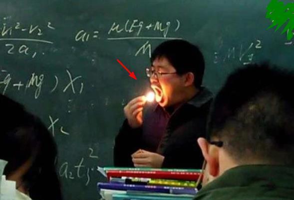 老师上课时太拼了感觉要上天了