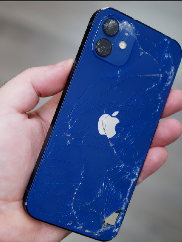 iphone12后玻璃碎了自己换和第三方怎么选
