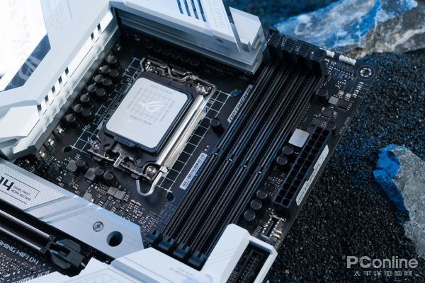 银白机甲炫酷无比,华硕rog strix z690吹雪主板闪亮登场,颜控党最爱!