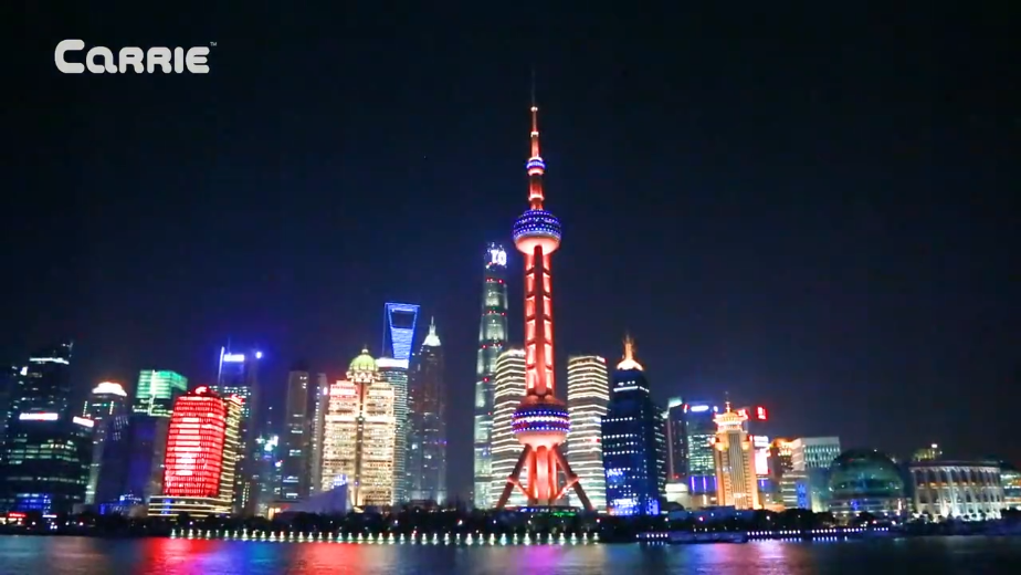 【爱丽去哪儿】上海黄浦江乘坐游览船观看外滩夜景