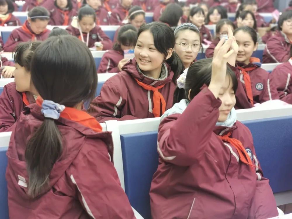 校园新闻成长探秘女生青春期讲座走进南京市金陵中学河西分校小学部