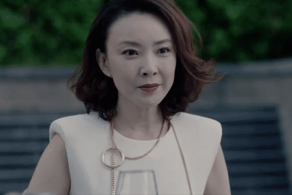 不惑之旅中年少女王忆如不像妻子和母亲她不属于这个世界