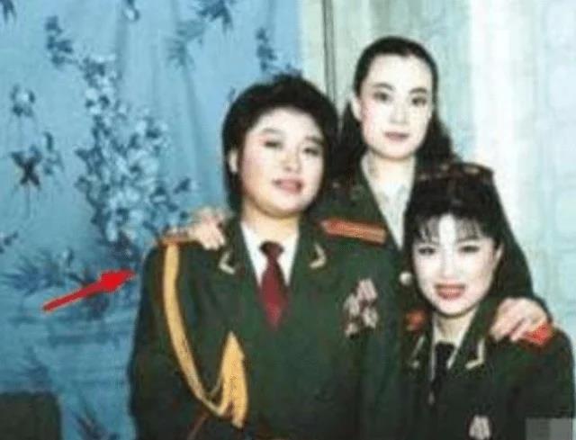 韩红自称曾是校花,看到照片后被惊艳到了