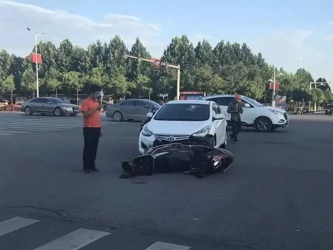 新交规下电瓶车追尾汽车事件解析，新交规下电瓶车追尾汽车事件深度解析