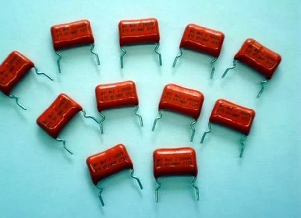 (10),玻璃釉电容器由一种浓度适于喷涂的特殊混合物喷涂成薄膜而成