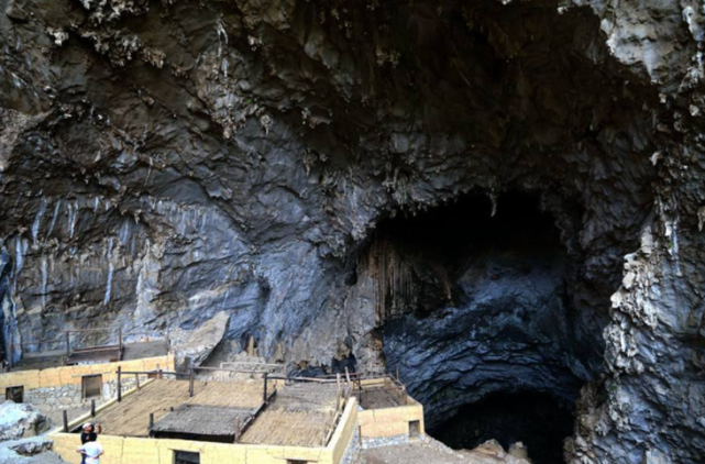 三百年前,290多个汉人为躲避战乱藏在云南山洞,已繁衍9代人