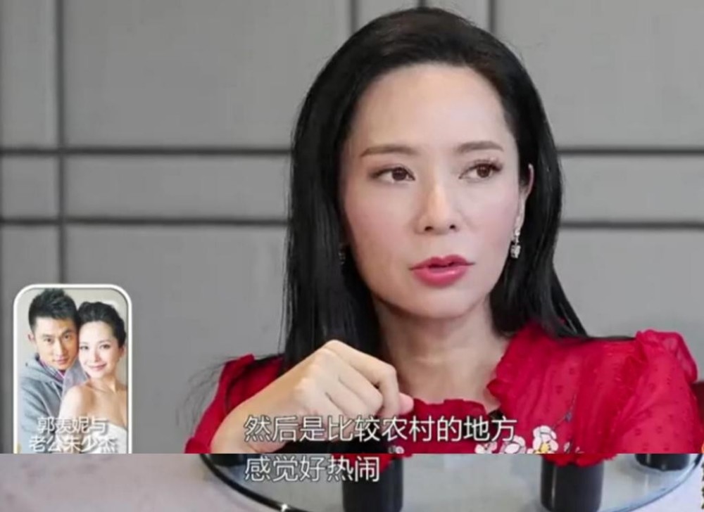 港姐郭羡妮,嫁河南"穷小子",为公婆买房,就喜欢农村的热闹