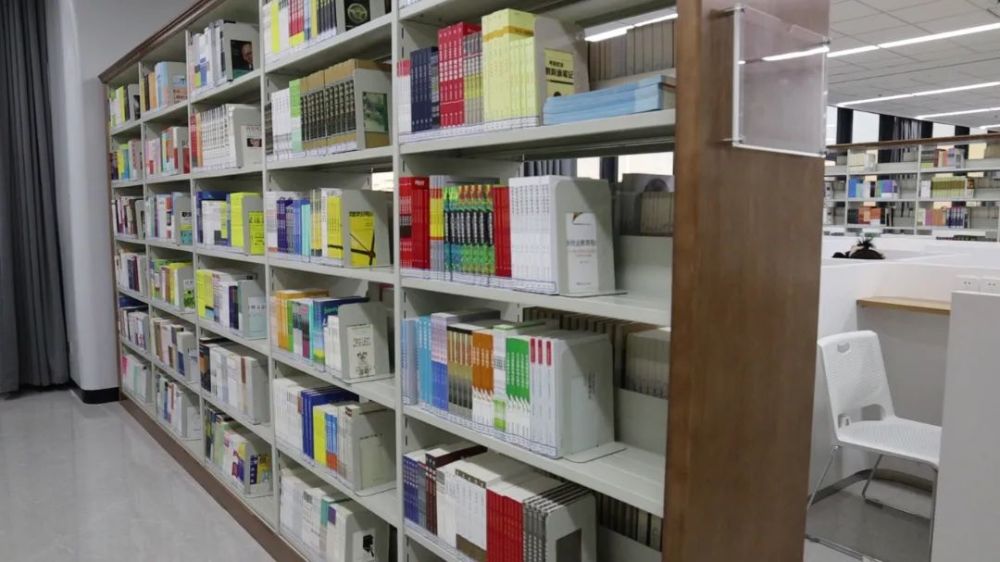 信阳师范学院淮河校区图书馆已建成开放啦学子们又多了一个学习的好