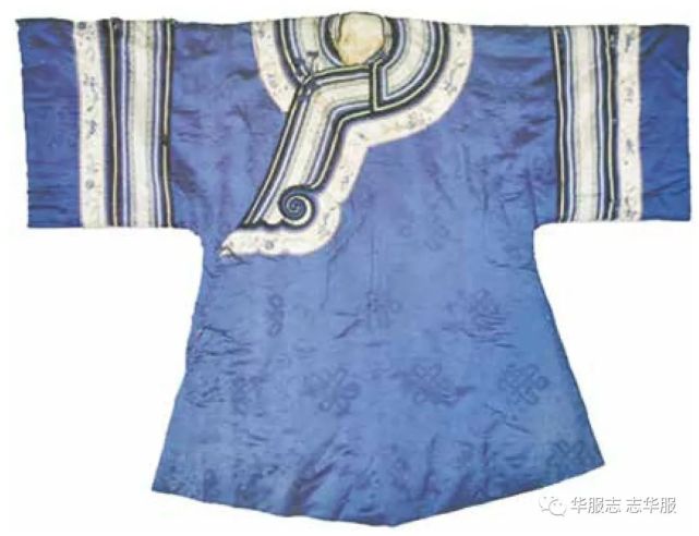 清代贵族女子服装图片来源:《台湾早期民间服饰》如图所示靛蓝色提花