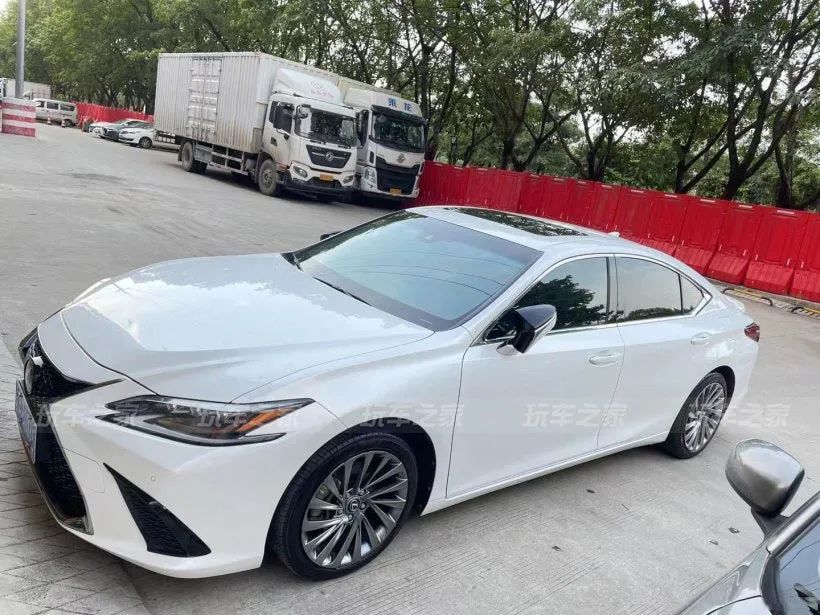 三年换了三套轮毂雷克萨斯es改装案例