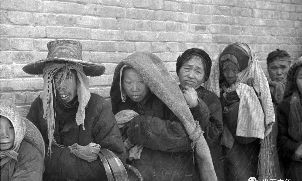 老照片1942年的河南大饥荒比电影更让人感到震撼