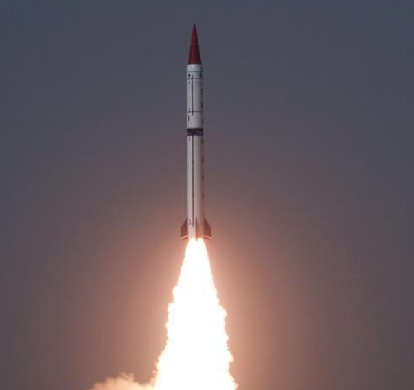 巴铁版东风11导弹发射,摧毁几百公里外目标,俄:给印军上了一课
