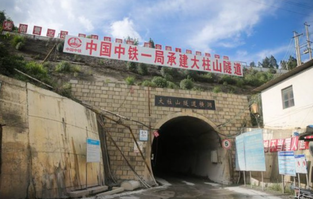 图为大柱山隧道最终在中国工程团队的不懈努力奋斗和强大设备与技术