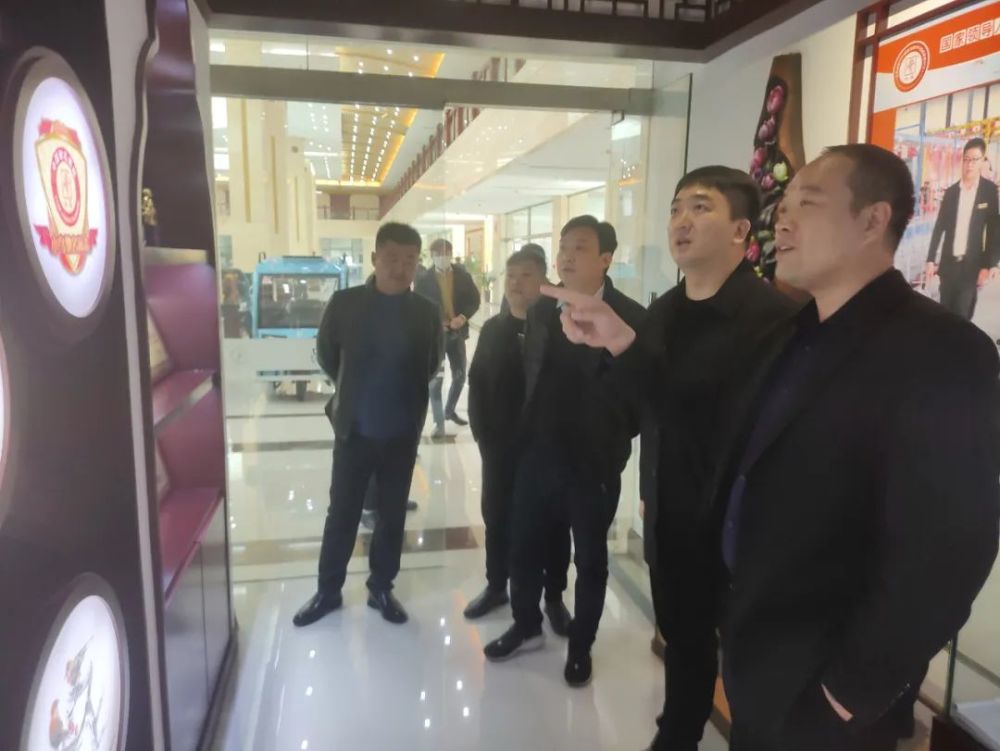 宝丰酒业再进名企宝丰酒业销售公司总经理张伟皓一行到河南小鸟车业