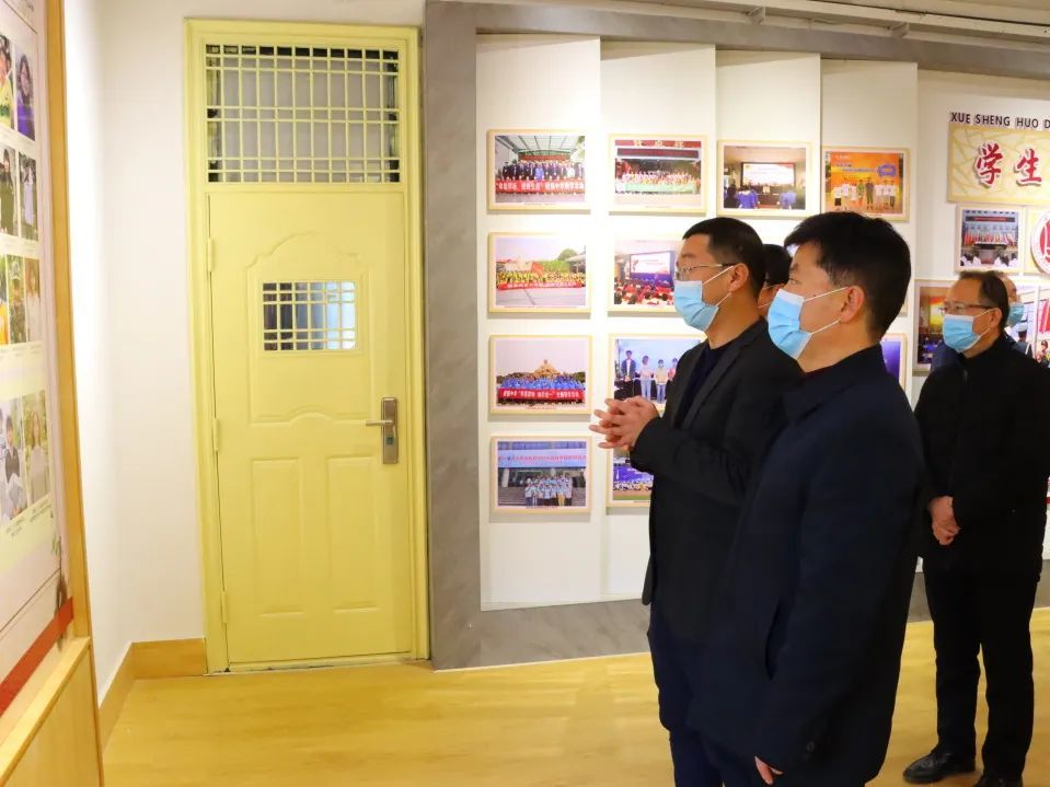 虢镇中学陈仓区副区长齐晓辉莅临我校检查指导工作