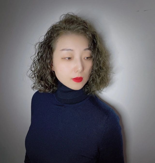 上下卷度比较均匀,因此无论是长发还是短发,都能呈现出比较蓬松的效果
