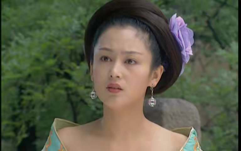 接着,由陈红饰演的成年太平公主登场.