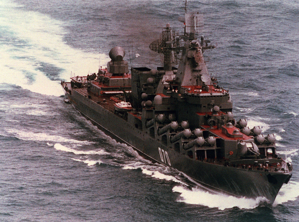 8艘对3艘中国055型驱逐舰和俄罗斯光荣级巡洋舰作战横向对比