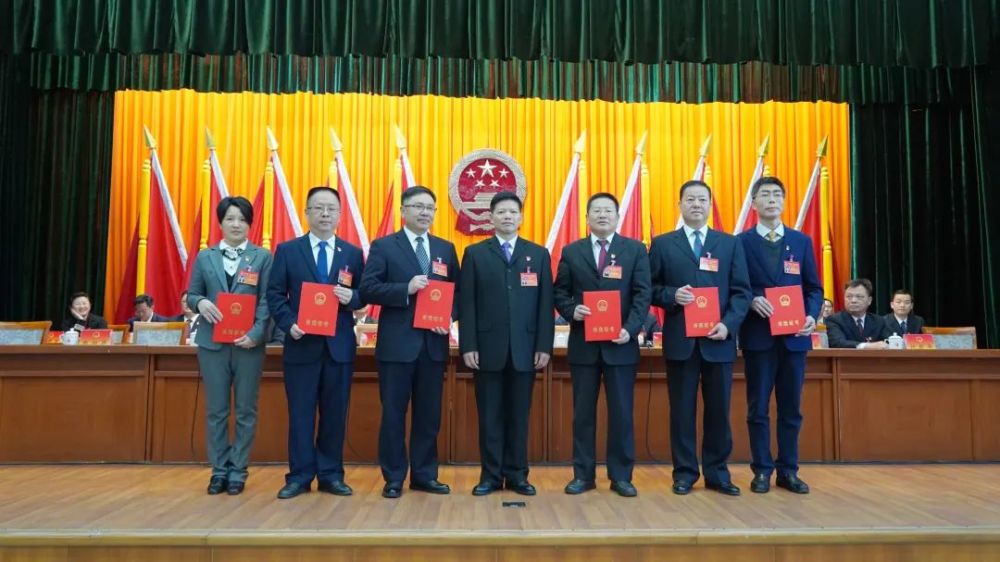 乐昌市第十六届人民代表大会第一次会议胜利闭幕 刘华