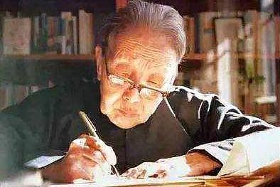 冰心去世后孙子为何在她墓碑上写下8个大字咒骂原因令人唏嘘