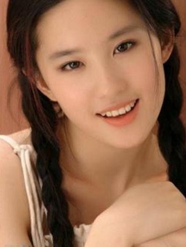 刘亦菲自称上学收情书收到手软看到她17岁的模样换我我也不敢