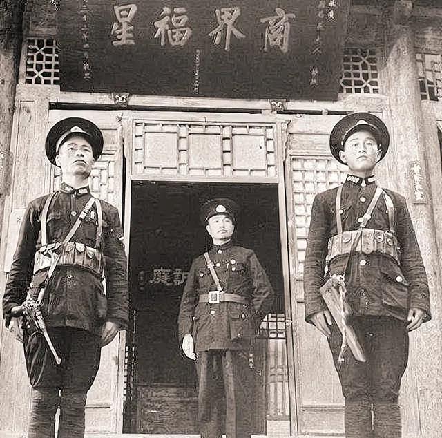 民国时期为什么警察们配发的都是步枪而不是手枪呢