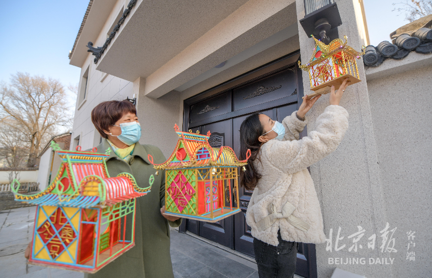 春节遇上冬奥会海陀山下戏楼灯笼制作忙