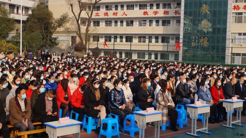 白河县城关初级中学召开2019级学生家长会