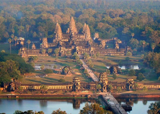 新冠肺炎疫情以前,吴哥窟每年为柬埔寨吸引大批游客会上,双方达成的