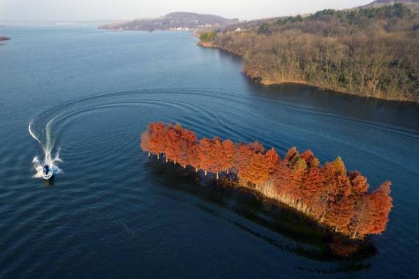 美丽中国冬景如画天泉湖