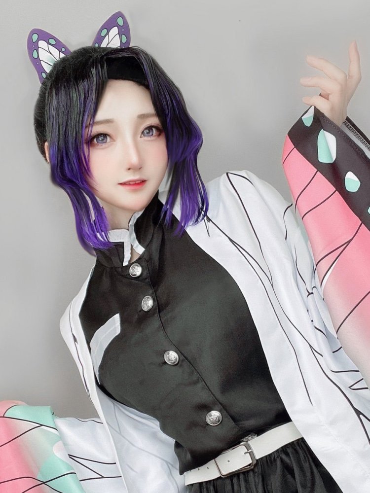 萌妹子cos二次元少女,艾莎安娜驾驭自如,薇尔莉特过分