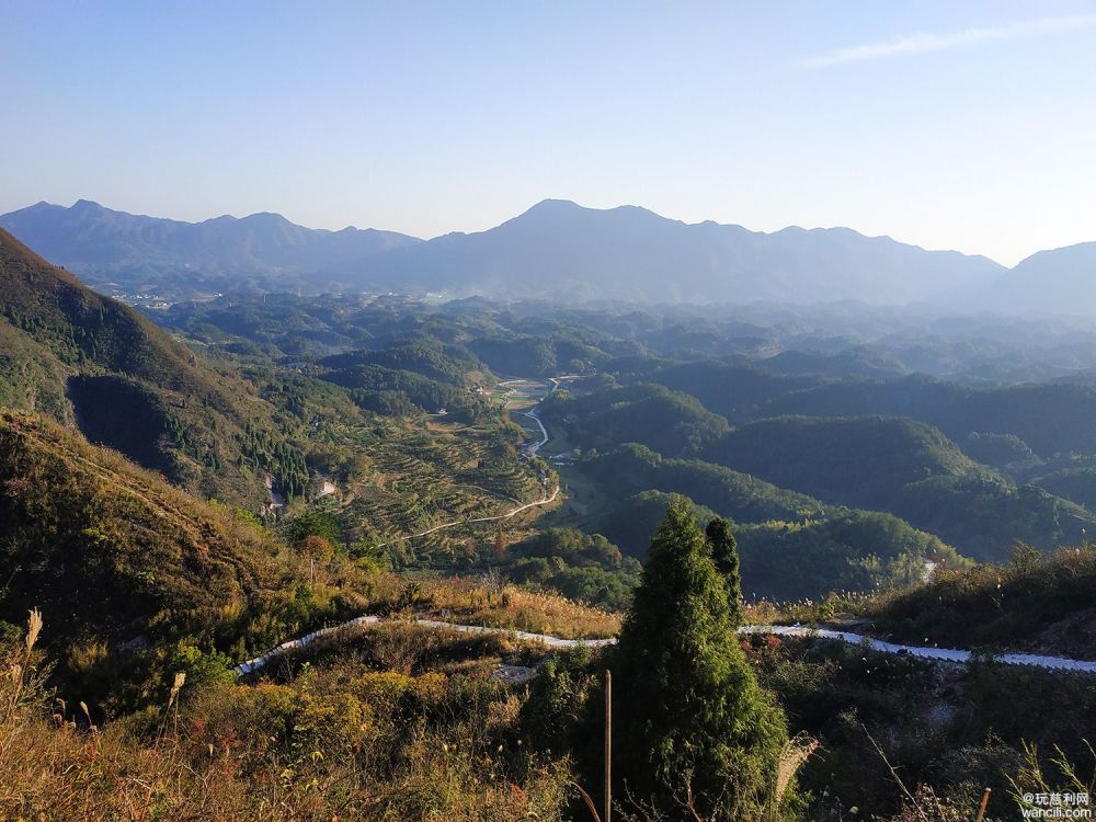 登顶慈利羊角山,参观抗日战壕遗址