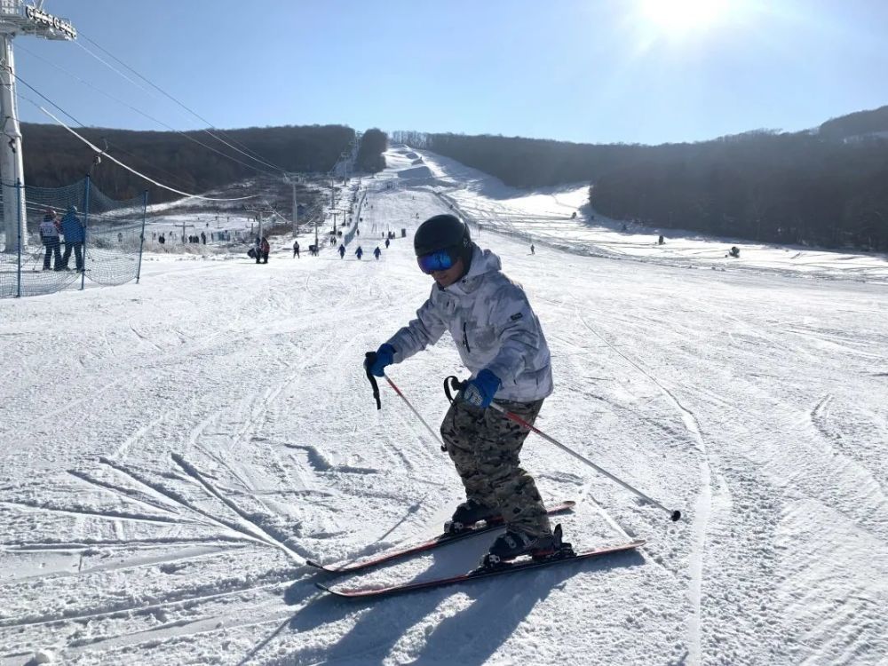 新雪季启幕!帽儿山高山滑雪场开板首滑