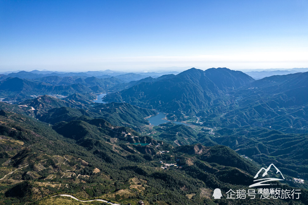 潮州第一峰凤凰山,这里不仅盛产凤凰单丛茶,还是中国畲族发源地