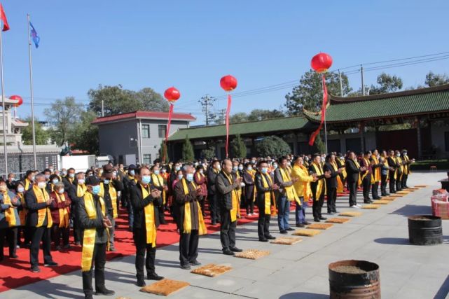 2021郑桓公拜祖大典圆满成功,郑氏子孙跪拜始祖,祈福!